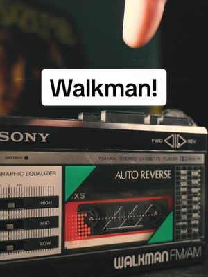 A post by @referenceaudio on TikTok caption: Dags att damma av kassetterna! Här har vi en tuff liten maskin. En liten kassettbandspelare med inbyggd FM-mottagare! 😎 #sony #cassette #fm #fmradio #walkman #sonywalkman #tape #tapes #begagnat #secondhand #vintage #retro #hifi #cassetteplayer 