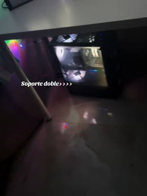 A post by @foryou.viral.2 on TikTok caption: Soporte doble >>>> #techtok #setup #gaming #wallpaper 