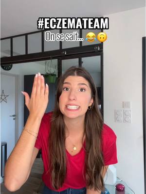 A post by @eczemafoundation on TikTok caption: Hop là ! Vous pensez à d’autres choses à éviter quand on a de l’eczéma ? 🤪 . . #eczema #eczematok #eczemahealing #eczemawarrior #eczemacommunity #eczemaawareness 