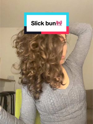 A post by @aveilora on TikTok caption: Brže i lakše⭐️🐰 #slickback #tutorial 