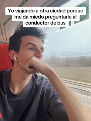 A post by @alvarito_2210 on TikTok caption: Soy al único que le da cosilla? #bus 