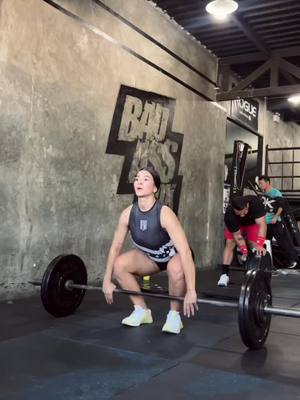 A post by @jalcibell on TikTok caption: 5 meses post cesarea 😌🔥🔥 #fyppppppppppppppppppppppp #clean #crossfit 