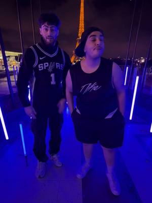 A post by @byilhann on TikTok caption: « On a montré tout notre skill au basket devant la Tour Eiffel ! Merci PlayStation #PlayHasNoLimits #LeJeuNaPasDeLimites 