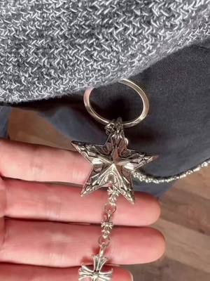 A post by @qi_qcs on TikTok caption: Oh my this is so cool！🤟😍#pantschain #keychain #bodychain #jeanschain #streetwear #hiphop 