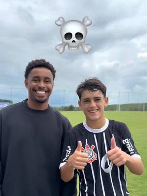 A post by @jowzinn_ on TikTok caption: Fagner 🤝🏼 @o do momento👑☘️ ⚽️ #futebol #Soccer 