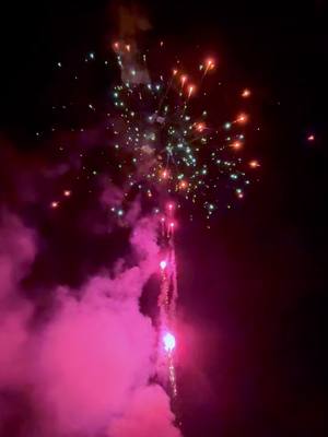 A post by @riakeousa_ on TikTok caption: Do you like fireworks like this?#firework #fireworks #foryou #riakeo 