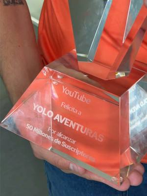A post by @capitanyolotroll on TikTok caption: Nuestro botón de 50 millones de suscriptores!! Gracias Aventureros 🥹❤️