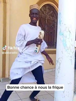 A post by @kambouyvette on TikTok caption: j'en peux plus, ont peut dansé comme ça 🤣🤣🤣