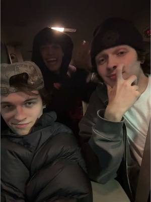 A post by @sturniolo.triplets on TikTok caption: #Stitch with @m ☆ 