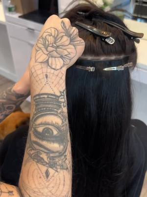 A post by @hairtalkusa on TikTok caption: Blunt Cut 🤝 Hybrid Wefts  @rozzipaints used 21" #hybridwefts in shade 2🖤  #weftextensions #sewin #shorttolong #hairtok 