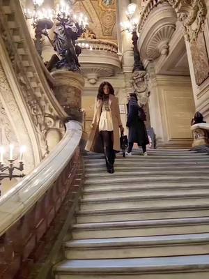 A post by @patriciaeloundou0 on TikTok caption: #palaisgarnieropéra #foryoupageofficial #pourtoii 