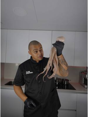 A post by @eliasdosunmu on TikTok caption: Pulpo en alta cocina 🐙