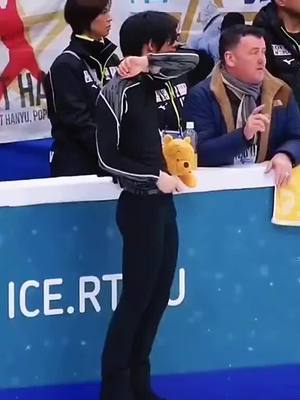 A post by @nez.fashion.blog on TikTok caption: gotta make sure everyone has seen this video be4 tt gets banned ( fake body ) #yuzuru #yuzuruhanyu #hanyuyuzuru #IceSkating #thisisdonebyproffesionals #donottrythisathome 