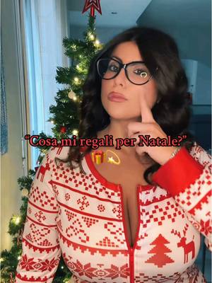 A post by @valentinadenucci on TikTok caption: • C’e regalo di Natale migliore di questo? Io direi di no 🎁🙈😂 • 1G: valentinadenucci #christmas #christmaspresents #lastchristmas #comedy #crush #TrueLove #innamorato 