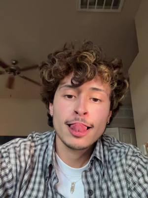 A post by @dudemanbroboy on TikTok caption: Can you pass me the matter daddy? 