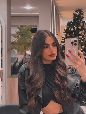A post by @gayelleeshtaioui on TikTok caption: #CapCut 💋