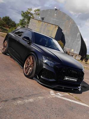 A post by @chris_bike_dijon on TikTok caption: #revomotorsport #jasonschieste #photographer #videaste #vossen #audirsq8 @Vossen Wheels #wheels #vossen #audirs #audi 