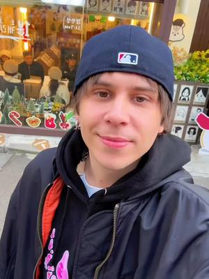 A post by @rubius on TikTok caption: se olvidaron de dibujar la chepa 😔 #korea #artist #gato
