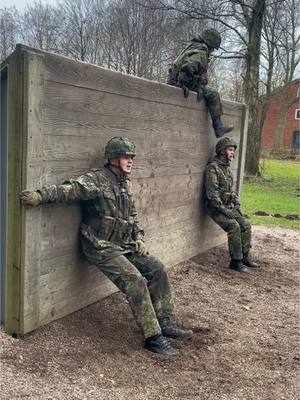 A post by @alex_gigant on TikTok caption: Etwas für die Hater, die auf der Sofa schneller sind 😂 #bundeswehr #armylover #miltok #militar #soldat #militär #soldier #fyp 