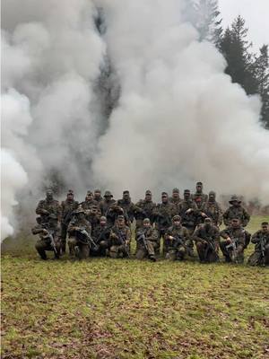 A post by @alex_gigant on TikTok caption: Für Deutschland 🇩🇪 56h Übung ✅ #bundeswehr #bundeswehrkarriere #miltok #militar #soldat #fyp #deutschland 