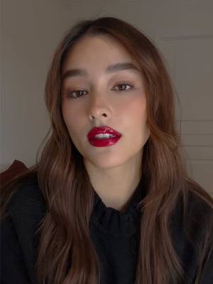 A post by @soberanoliza on TikTok caption: Creating my holiday make-up look with @BYS Cosmetics, checkout their buy 1 take 1 promo ❤️💋