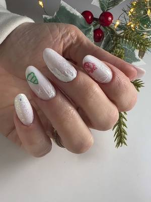 A post by @flaviabaldes on TikTok caption: Aria di Natale con @PASSIONEBEAUTY #passioneonicotecnica #unghieconme #flaviabaldes #baldesnails #baldesart #passioneunghie #unghienapoli #lartedelleunghie #unghieearte #ricostruzioneunghie 