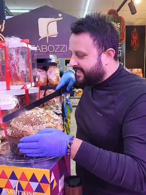 A post by @_antoniozaccariello_ on TikTok caption: #conadpersoneoltrelecose #supermercato #Halloween #conad #boss #andiamoneiperte 