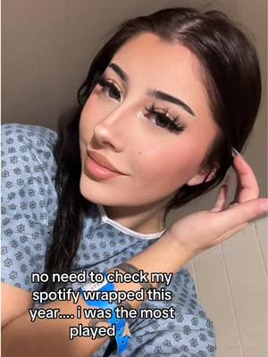 A post by @mari4eliana on TikTok caption: guess where i am 🤠 base still eats tho #makeup #flawlessmakeup 