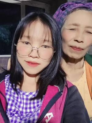 A post by @sulatmon on TikTok caption: #မေမေနဲ့ #ဆန်းဆန်းပြားပြားအသည်းစကား #fypပေါ်ရောက်စမ်း #fypシ゚ 