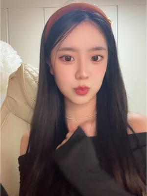 A post by @lua_0122 on TikTok caption: 크리스마스 며칠 안남았네!🎄