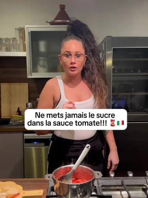 A post by @charlene_et_francesca on TikTok caption: 🥫🇮🇹une astuce pour vos sauces tomates trop acides!!! Vous la connaissiez ? ✨ #astuce #viral #viralvideos #italie #italianfood #saucetomate #tomatoes #cuisine #food #FoodLover #viralreels #italian #funny 