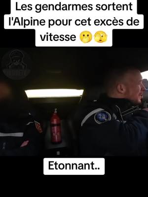 A post by @insidetv17 on TikTok caption: Un conducteur est contrôlé en excès de vitesse et c'est l'Alpine des gendarmes qui s'en occupe 🫢🫣 #excesdevitesse #alpine #action #autoroute  #gendarmerie #coursepoursuite #reportagefr #insidetv17 