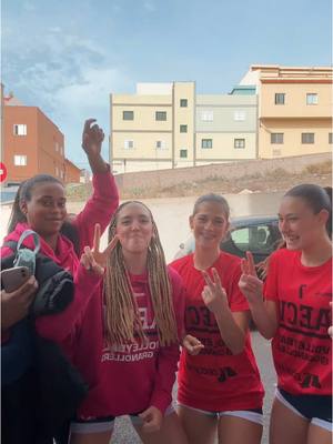 A post by @juanitaaaperalta on TikTok caption: #tenerife🇮🇨 #voleybol #voleyball #equipo #voley 