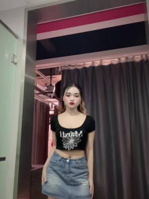 A post by @dyyv3jf0ffkf on TikTok caption: រាំលេង🤣