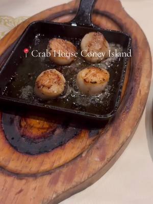 A post by @djkvibess on TikTok caption: 📍Crab house (coney island location)  foord was 8/10 and the vibes were thereeee #crab #crablovers #seafood #crabhouse #CapCut 