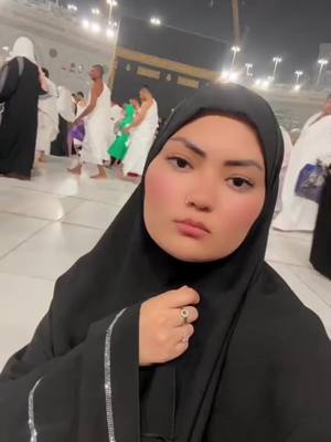 A post by @pretty_.zahra on TikTok caption: 🤲🏻🕋🤍 #allahuakbar #allah #mekka #islam #hijab #viral_video #fyp 