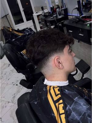 A post by @the_barbershop_77 on TikTok caption: Progresando💈💈 Siempre con mi hermanitoo❤️ #progress #barbershop #barber 