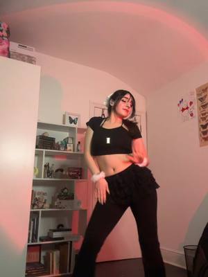 A post by @sharonsiani on TikTok caption: dc: @Earth-e #eearthchoreo #tobii #jinglebella #dance #dancer #sgniw 