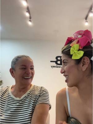 A post by @adrianaboada23 on TikTok caption: Mi mama se pasó 🤣🤣🤣 #comedy #humor #parati