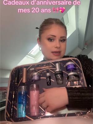 A post by @louna99912 on TikTok caption: Haul de mes cadeaux d’anniversaire de mes 20 ans partie makeup 🎀🌸🦄#anniversaire #20ans 