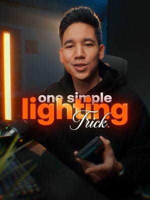 A post by @justdodani on TikTok caption: This is how you can make your subject stand out using this simple lighting technique💡 I do it most of the times either through artificial light or outdoors using natural lighting. #video #tips #filmmaking 