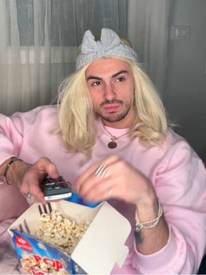 A post by @davidvoinson on TikTok caption: Elle veut un homme capable 👸🏼