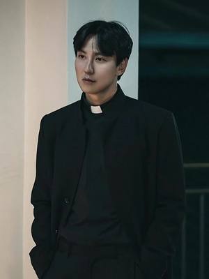 A post by @bp_liying1 on TikTok caption: #CapCut  my type #kimnamgil #thefierypriest2 #fyp #kdrama 