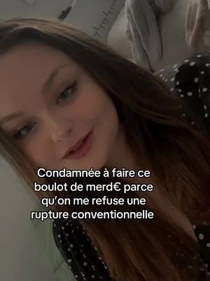 A post by @overthrox on TikTok caption: Le travail rend m0che c’est réel #aideadomicile #esclave #boniche #liberezmoi 