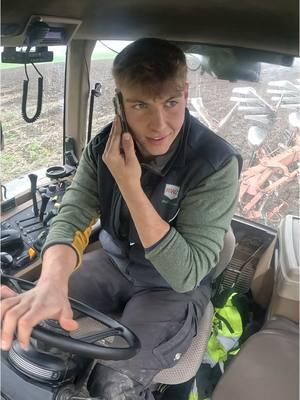 A post by @farmerluki on TikTok caption: Der Ohrwurm kommt zweimal im Leben🎶😮‍💨 #johndeere #cabview #landwirt #landwirtschaft #farmlife #farm #fendt #mbtrac #lohnunternehmen #lohner #ernte #harvest #corn #passion #goodvibes #Summer #emotion #Lifestyle #hobby #fyp 