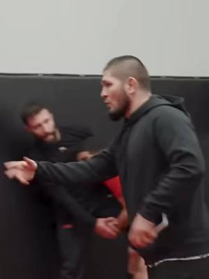 A post by @khabib.nurmogamedov on TikTok caption: UFC 311 #khabibnurmagomedov #рекомендации #хабибнурмагомедов #islammakhachev 