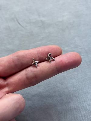 A post by @qi_qcs on TikTok caption: Asymmetry star stud earrings for men and women#earrings #men #women #studearrings #unisex #streetwear 