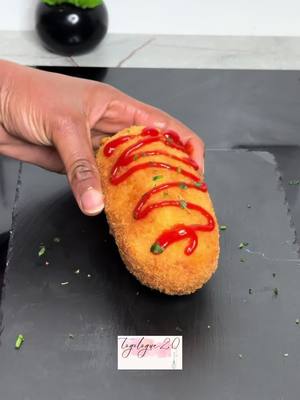 A post by @togologue2.0 on TikTok caption: Hot-dog au riz une recette incroyable  #senegal #senegalaise_tik_tok🇸🇳pourtoichallenge #cuisine #tiktoksenegal🇸🇳 #hotdog 