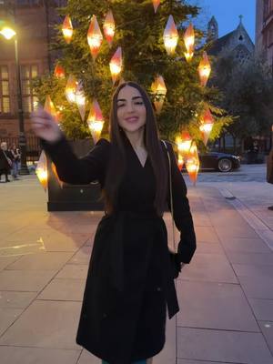 A post by @alineborgexx on TikTok caption: Eu sou apaixonada demais por esse lugar 😍 #london #uk 