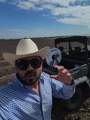 A post by @elagricultor.mx on TikTok caption: que opinan el nuevo trabajo del defender? 😆 #agro #agronomia #agricultor #campo #rancho #canam #canamoffroad 